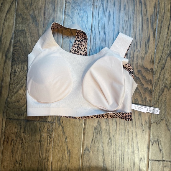 Victoria Secret Seamless Sport Bra Leopard Size XS-M - Picture 8 of 8
